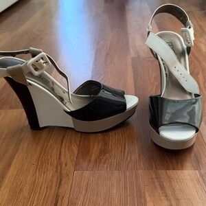 Moda Black and White Wedge Sandals